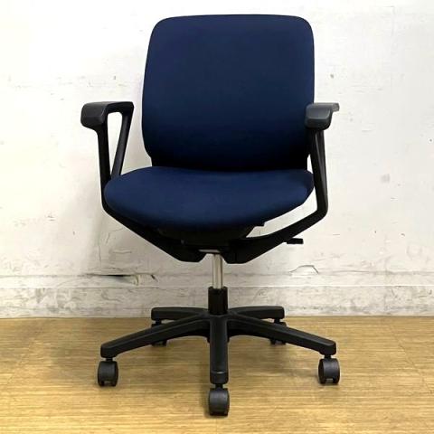【中古】トルテR KZ240GBM-T1B2 イトーキ（ITOKI） 肘付ローバックチェア
