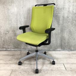 【背面メッシュの人気ミドルクラスチェア！執務室用にも会議室用にもおすすめ！】■イトーキ（ITOKI）製　ミレッザチェア(mirezza)　肘付きハイバック　背面メッシュ　■可動肘・ランバーサポート・ハンガー付　■モスグリーン×ブラックシェル