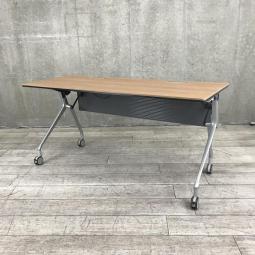 【折りたたみ収納が秀逸！スタイリッシュなデザインで高品質！】■オカムラ（okamura）製　インターアクトNT（INTER ACTNT）　サイドスタックテーブル　W1500×D600×H720mm　■コンセント付き　■幕板/キャスター付　■木目調ナチュラル天板【2508】弊社使用欄【A01032321】