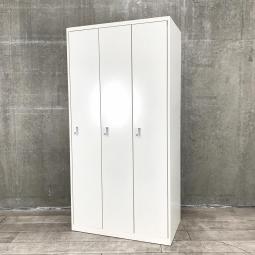 【ゆとりのある収納スペース！】■オカムラ製　3人用ロッカー　ホワイト　■衣類や個人の荷物・貴重品の管理にオススメ！