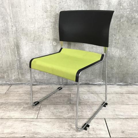 【重ねて収納！使い勝手抜群のスタッキングチェア！】■イトーキ（ITOKI）製　ルベックチェア（Luvek）　スタッキングチェア　■背面樹脂タイプ（背パッドなし）　■グリーン×ブラック　※キャスター無し【スタイリッシュなデザイン！】