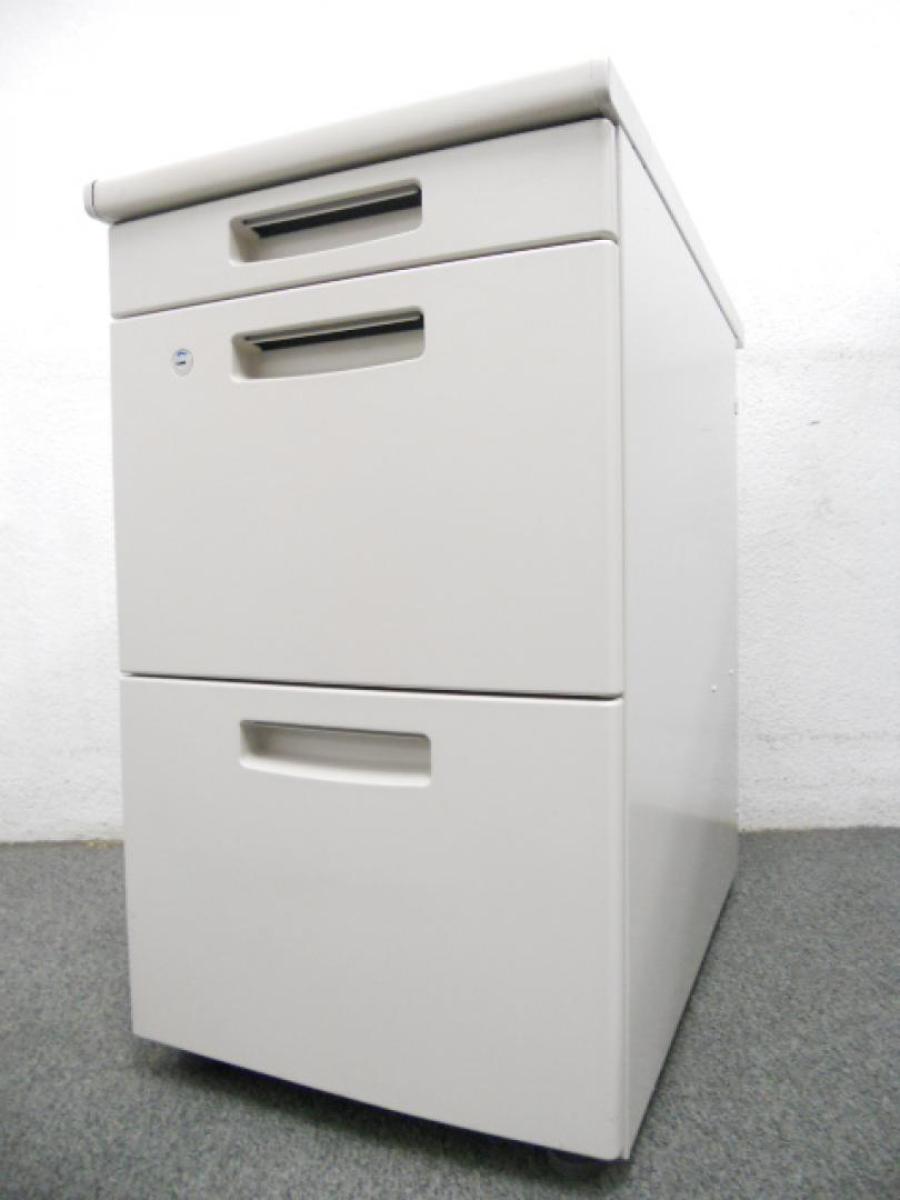 【デスク横に置いて収納と作業スペースを同時に確保！】■コクヨ　ビーエスシリーズ　脇机3段【デスクサイドキャビネット】【引出し収納】【KOKUYO　BS】
                        BS
                                    中古
            