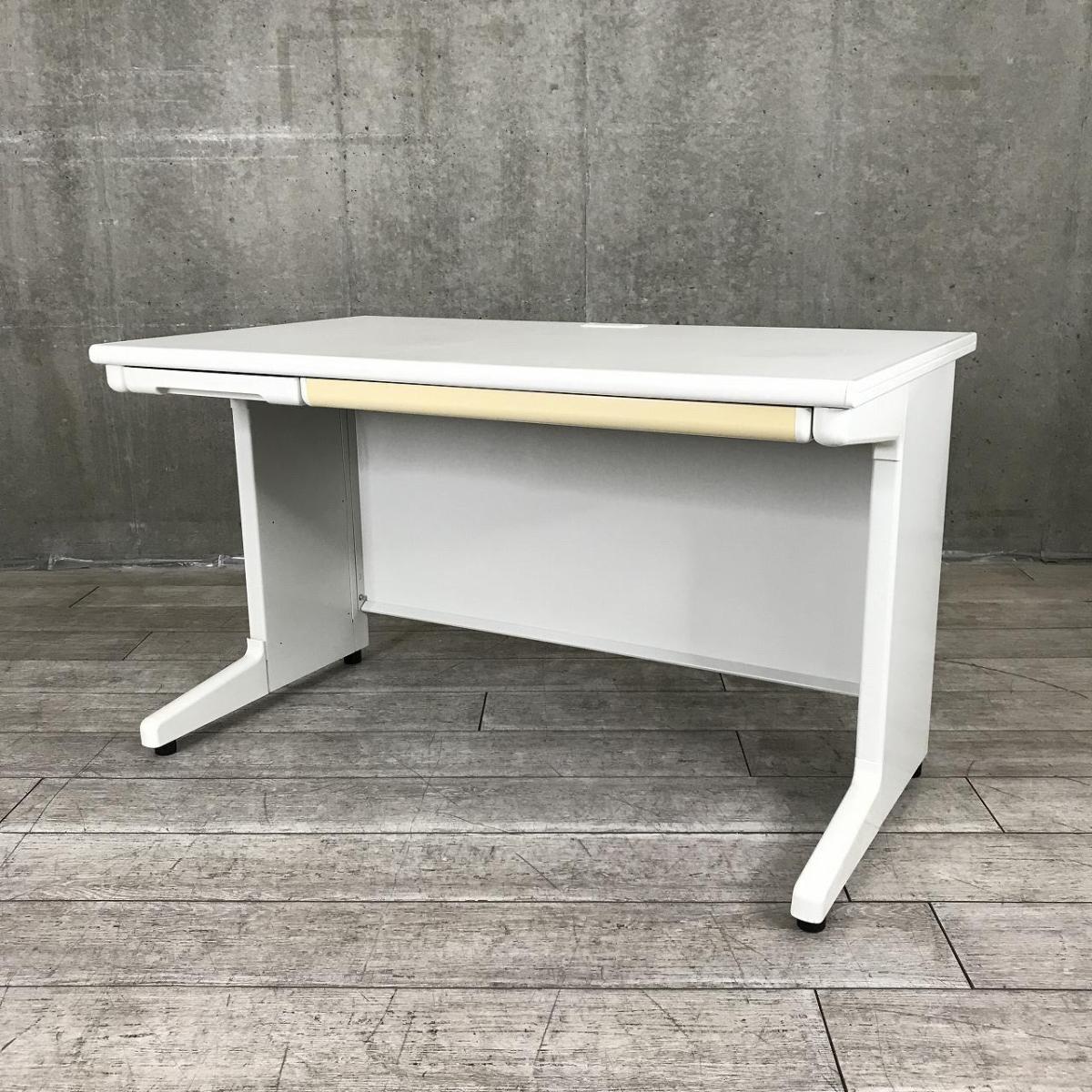 【日焼けありのため特価！】◆プラス/LA　デスク　平机　格安　家具　リユース　九州最大級《オフィスバスターズ福岡博多店は、福岡を拠点として、日本全国へ中古オフィス用品・オフィス家具を提供しております》
                        LA
                                    中古
            