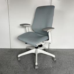 【どんな体格の方でも快適な座り心地をご提供！】■オカムラ（okamura）製　スフィアチェア（Spher）　肘付　ハイバック　■可動肘　■背もたれ・座面：ブルー/背面：グレー