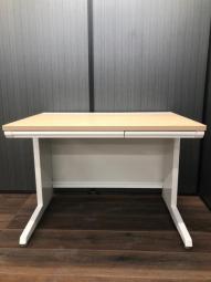 【省スペースなW1000㎜タイプ!人気のナチュラル調天板!】■オカムラ(okamura)製 アドバンスシリーズ(ADVANCE) 平机 引出し付 ■W1000×D700×H720mm ■天板:ナチュラル木目調 /本体:ホワイト