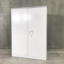 【幅800㎜】【オフィスの書類をスッキリ整理！取っ手がどの方向からでも開くマルチハンドルが人気！】■オカムラ（okamura）製　レクトラインシリーズ（Rectline）　両開き書庫　ローキャビネット　W800㎜　■天板・ベース付　■ホワイト　■シリンダー錠