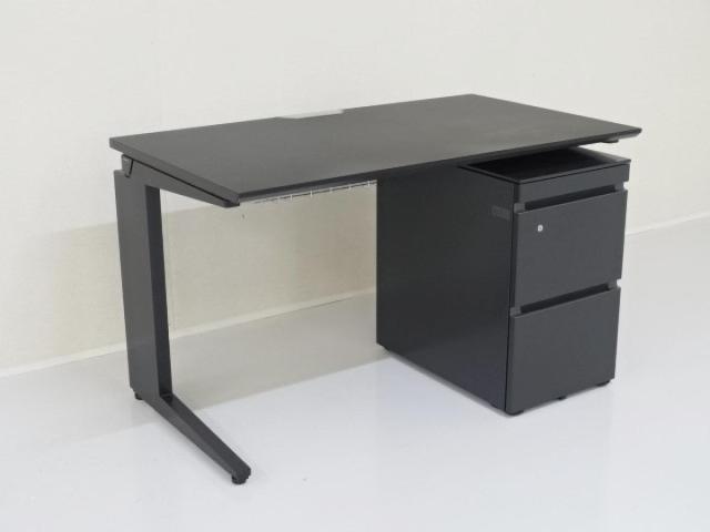 【中古/美品】コクヨ　平デスク　幅80.奥行70　引き出し付き 中古/美品】コクヨ 平デスク 幅80.奥行70 引き出し付き オフィス