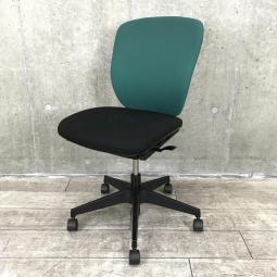 【ミドルクラスの定番チェア!一人ひとりにマッチする座り心地!】■イトーキ(ITOKI)製 プラオチェア(PRAO) ローバック 肘無し ■ランバーサポート付 ■背面:モスグリーン / 座面:ブラック ×ブラックシェル