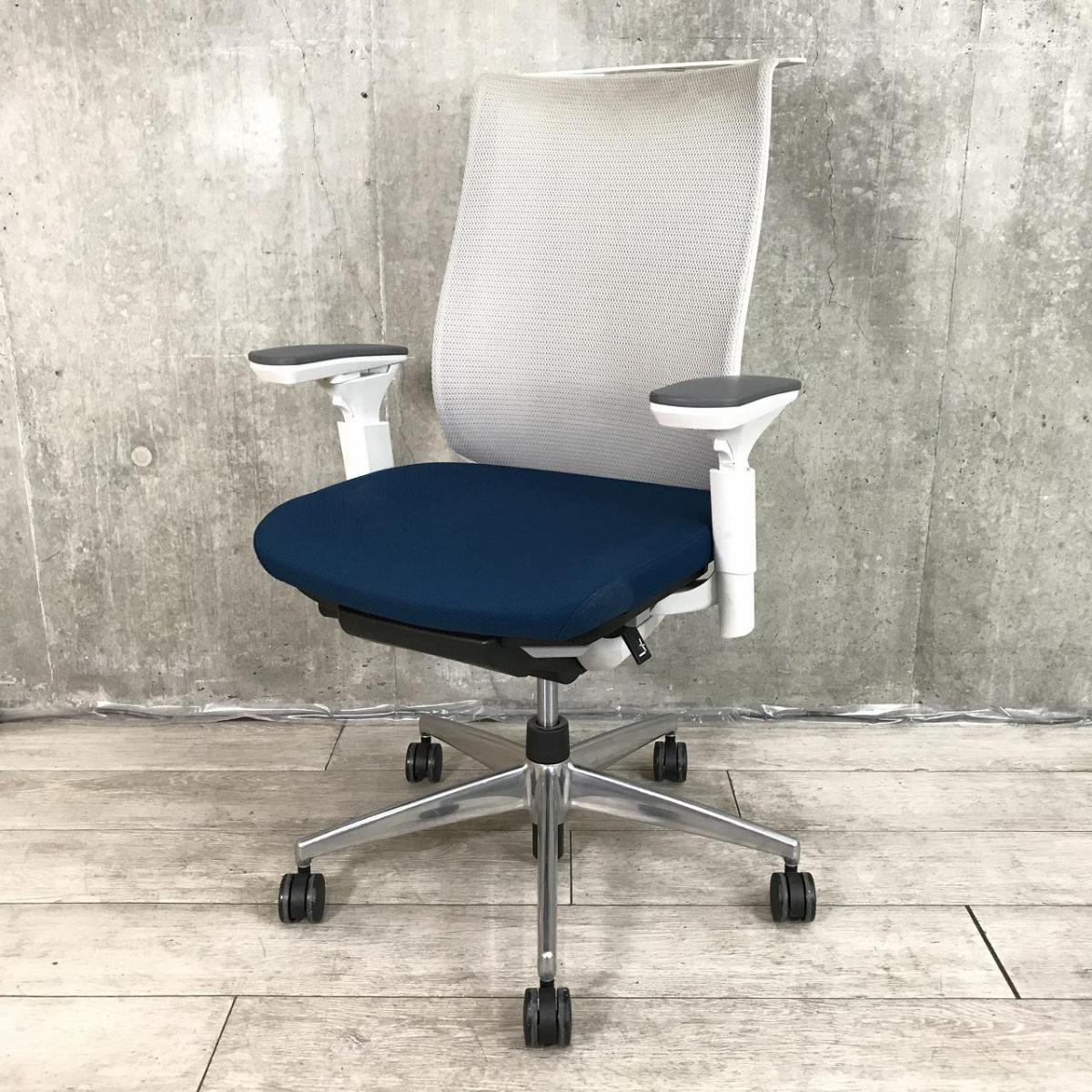 【前傾から後傾まで様々な姿勢をサポート！ワンランク上の座り心地！】■コクヨ（KOKUYO）製　ベゼル（Bezel）チェア　肘付き　ハイバック　背面メッシュ　■可動肘　■プルシアンブルー×ホワイトシェル　■ハンガー付【入替セールにつき20%OFF！】
                        ベゼル アルミポリッシュ
                                    中古
            