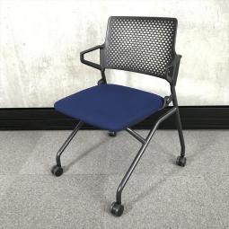 【折り畳んで収納！キャスター付で動作も楽々！】■ウチダ（UCHIDA）製　FM-345シリーズ　肘付　ネスティングチェア　会議用　キャスター付　■背面樹脂メッシュ　■ブルー【弊社使用欄：A01037800】【ID】