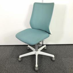 【関東倉庫在庫品】【背中を立体的に包み込む！腰まわりをしっかりホールド！長時間作業も快適に！】■オカムラ（okamura）製　フルーエントチェア（Fluent）　肘無し　ローバック　■背面メッシュ　■セージブルー ×ホワイトシェル 【弊社使用欄：A01014669】【ECBMC】