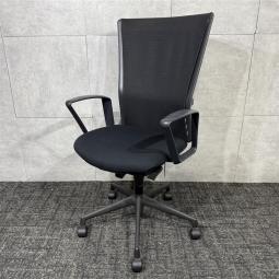 【博】【柔軟性と耐久性を実現したスタイリッシュチェア！】■ウチダ（UCHIDA）　アクトディア　ハイバック　肘付　揃い　同じ　背面メッシュカバー付　ブラック　中古　福岡　九州最大級《オフィスバスターズ福岡博多店は、福岡を拠点として、日本全国へ中古オフィス用品・オフィス家具を提供しております》※サテライトは商談スペースのみの為、在庫は福岡の在庫を掲載しております。商品につきましてはお電話にてお問い合わせください※