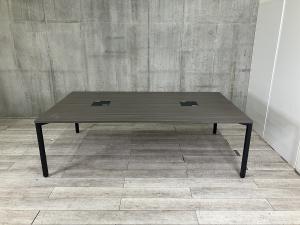 【4～8人用の大型テーブルが入荷！重厚感のある人気なカラーリング！フリーデスクとしても使用可能！】
■イトーキ（ITOKI）　アクトリンク（ActLink）　角テーブル　会議用　W2400×D1200×H720㎜　■配線口　■ブラウン（アッシュドオークD）【2508】弊社使用欄【A01031301】