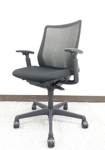 【中古】フルーエントチェア  オカムラ（okamura） 肘付ローバックチェア