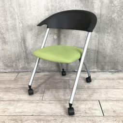 【関東倉庫在庫品】【会議室や商談スペースに！平行スタックで省スペース！】■コクヨ（KOKUYO）　コルサチェア（corsa）　ネスティングチェア　ミーティングチェア　肘付き　■座面：グリーン/背面：樹脂ブラック　■キャスター付き 【弊社使用欄：A01015943】【ECBMC】