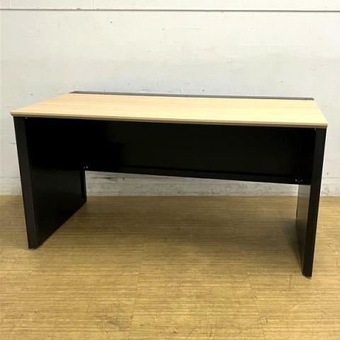 内田洋行　Arcena（アルセナ）　片面フリーアドレスデスク・平机　パネル脚タイプ　大き目のW1400サイズ　ナチュラル天板×ブラック脚　機能的で快適なワーク空間