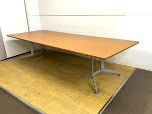 【1台限定】コクヨ（KOKUYO）　大型会議用テーブル　WT-300　配線無し　天板カラー：ミディアム　濃い目の木目で重厚感を演出　W3200×D1200の8名推奨サイズ