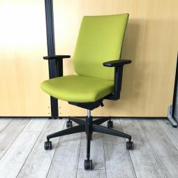 【在庫入替セール】【オフィスの王道！】【納得の座り心地！魔法のように売れ続けている定番のオフィスチェア！】■コクヨ（KOKUYO）製　ウィザード2（wizard2）チェア　ハイバック肘付き　■可動肘　■ランバー付　■オリーブグリーン×ブラックシェル【K10】