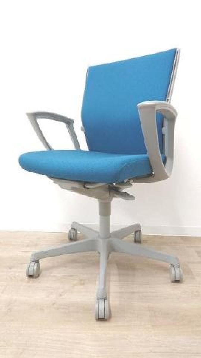 【在庫入替セール】【1脚のみ】【定価約8万円】【快適な座り心地の肘付OAチェア】オカムラ/エスクード【T10】
                        エスクード
                                    中古
            