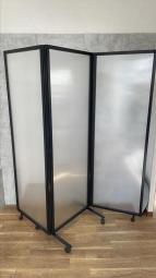 【半透明パーテーション】キャスター付き【チェア】【椅子】【イス】【事務椅子】【デスク】【机】【書庫】【書棚】【棚】【ラック】【収納】【格安】【安い】【メーカー】【レイアウト変更】【模様替え】