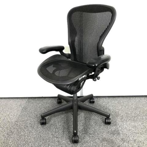 【西】【海外メーカー製の超大人気チェア！】■ハーマンミラー(Herman Miller)製　■アーロンチェア(Aeron chair)　　■可動肘　ランバーサポート無し 【チェア】【椅子】【イス】【事務椅子】【デスク】【机】【書庫】【書棚】【棚】【ラック】【収納】【格安】【安い】【メーカー】【レイアウト変更】【模様替え】【福岡オフィス家具】【福岡中古家具】【中古事務什器】