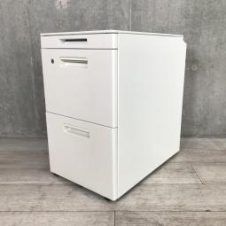 フリーアドレスデスクやちょっとした手荷物入れにも！※全体的に日焼けがございます。
■コクヨ/GTワゴン/ホワイト　高さ650mmタイプ　キャスター付き