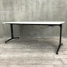 【4人～6人での会議におすすめ！洗練されたデザインが魅力なホワイトカラーのミーティングテーブル！】■イトーキ（ITOKI）製　DEシリーズ　ミーティングテーブル　会議テーブル　W1800×D750㎜　■電源ユニット付　■天板：ホワイト/T字脚：ブラック