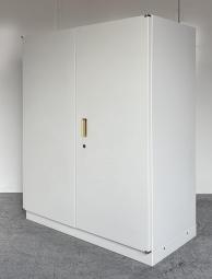 【在庫セール品・1台限定】【T10】■イトーキ(ITOKI)製 シンラインシリーズ (THIN LINE) 両開き書庫 ローキャビネット ■ホワイト ■シリンダー錠【オフィスの定番!大きく開いて見やすい両開き書庫!】