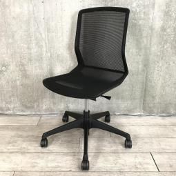 【究極の軽さ！考え抜かれたシンプルデザイン！】■オカムラ（okamura）製　シナーラチェア（CYNARA）　 肘無し　ローバックチェア　■背・座面メッシュ　■ブラック