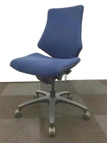 【中古】エフクロス SOF-340GS-T1B2S イトーキ（ITOKI） 肘無ローバックチェア