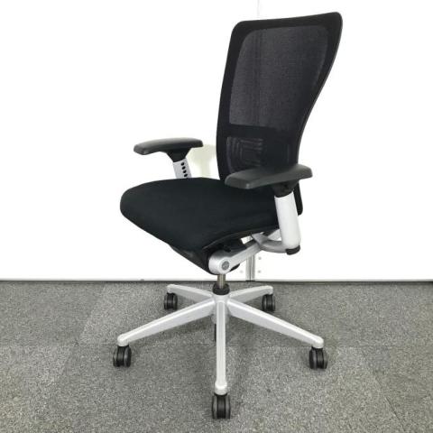 【スタイリッシュなデザインで多彩な機能搭載!腰部を左右非対称に調整できる唯一無二のチェア!】■ヘイワース (HAWORTH) 製 ゾディ (ZODY) チェア 肘付き ハイバック ■可動肘 ■ランバーサポート付 ■背面メッシュ ■ブラック