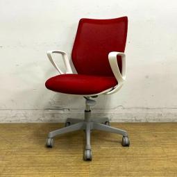 【在庫入替セール】【ロット入荷】オカムラ　CG-Mチェア　背メッシュ　デザインアーム付き　ビンテージレッド×ホワイトフレーム　コンパクトなサイズ感で小柄な方にもオススメ