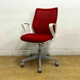 【在庫入替セール】【ロット入荷】オカムラ　CG-Mチェア　背メッシュ　デザインアーム付き　ビンテージレッド×ホワイトフレーム　コンパクトなサイズ感で小柄な方にもオススメ