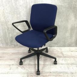 【在庫入替セール品】【定価約5万円】【長時間着座しても疲れにくい安定した座り心地の固定肘付きOAチェアの入荷です】■内田洋行製　クレネ　肘付きOAチェア