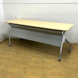 【ゆったり幅1800㎜サイズ!セミナールーム、カンファレンスルーム用におすすめ!】■コクヨ(KOKUYO) エピファイ(EPIPHY) サイドスタックテーブル W1800㎜ ■幕板付き キャスター付き ■ナチュラル ■配線なし