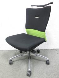 オカムラ製　フィーゴ　シームレスタイプ　ブラック×ライトグリーン【機能とデザインを兼ね備えたチェア】肘外し