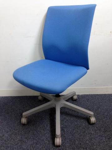 【中古】オムネス  オカムラ（okamura） 肘無ローバックチェア