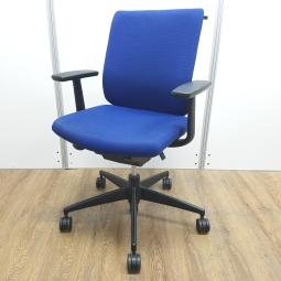 コクヨ製　ウィザード　ブルー　肘付き※固定肘　ローバック　ハンガー付　長年人気の定番商品！　リクライニングが背と座に連動して着座をサポート！　肘付きローバックチェア！！