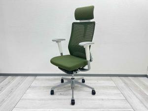【ヘッドレスト付きならコレ！厚めのクッションで快適な座り心地を実現！】■オカムラ(okamura)製　コーラル(choral)チェア　■エクストラハイバック　■ヘッドレスト付き　■背メッシュ　■グリーン　■デザインアーム〈岐阜・愛知・三重・静岡・福井〉