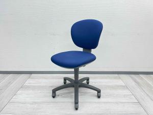 【在庫入れ替えSALE】【コスパ抜群の定番コンパクトチェア！ふっくらとしたクッションが心地良い！】■コクヨ（KOKUYO）　レグノ２（LEGNO2）　ローバック　肘無し　■セパレートタイプ　■ブルー×グレーシェル　■ゴムキャスター〈岐阜・愛知・三重・静岡・福井〉