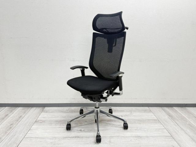 【ヘッドレスト付】【メッシュチェア】■オカムラ（okamura）製　バロン（Baron）チェア　肘付き　ハイバック　背面メッシュ　■可動肘　■ハンガー付き　■色：ブラック ■肘のフレーム部分に塗装禿あります〈岐阜・愛知・三重・静岡・福井〉