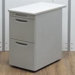 オカムラ製　SD-V　ライトグレー　W400×D700×H700サイズ　シリンダー　収納と作業スペースを同時に確保できる脇机！　3段脇机！！