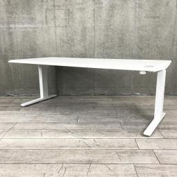 【電動で高さ調整可能・立ち姿勢を取り入れた新しいワークスタイルへ！】■オカムラ（okamura）　スイフト（Swift）　電動昇降デスク　昇降テーブル　平机　■幅：1750×奥行：775×高さ：700～1250㎜　■ホワイト