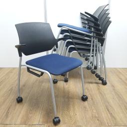 【6脚セット！！】イトーキ製　ステンザ　インディゴブルーxブラックのツートンカラー　キャスター　積重ねタイプ　スタッキングチェア！！