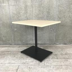 【木目デザインのカフェ風テーブル！】■コクヨ（KOKUYO）製　デイズオフィス（DAYS OFFICE）シリーズ　ミーティングテーブル　W600×D800×H720mm　角型　■木目天板　ブラック脚　【リフレッシュスペースにもフィット！】【弊社使用欄：A01025701】