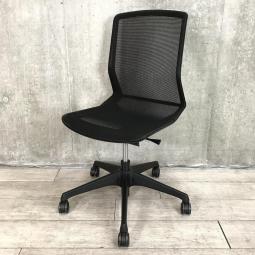 【究極の軽さ！考え抜かれたシンプルデザイン！】■オカムラ（okamura）製　シナーラチェア（CYNARA）　 肘無し　ローバックチェア　■背・座面メッシュ　■ブラック 【弊社使用欄：A01041057】【ID】