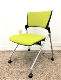 【スタイリッシュで快適な座り心地！】イトーキ製　マノスチェア　ネスティング　ミーティング　会議　来客　モスグリーン　収納　福岡　九州最大級《オフィスバスターズ福岡博多店は、福岡を拠点として、日本全国へ中古オフィス用品・オフィス家具を提供しております》