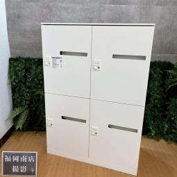 4人用パーソナルロッカー　オカムラ　レクトライン　■天板付き■ホワイト　■ダイヤル錠　■パーソナルロッカー　ホワイト　収納　フリーアドレス　ロッカー　ダイヤル式　PC収納　小物収納　個人ロッカー　貴重品入れ　＊福岡市で、中古オフィス用品・オフィス家具をお探しなら「オフィスバスターズ福岡南店」へ＊福岡でのオフィス用品一式ご手配可能！