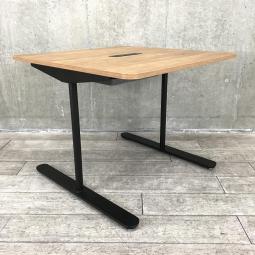 【カフェスペースにもフィット！】■イトーキ(ITOKI)　ピナモ(pinamo)シリーズ　ミーティングテーブル　W900×D900×H720mm　コンセント付　キャスター脚【ABW】