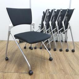 【6脚セット！！】イトーキ製　マノス　ブラック　背パッド　キャスター付　セミナーや会議用にオススメチェア　平行ネスティングで省スペース化！　ネスティングチェア！！